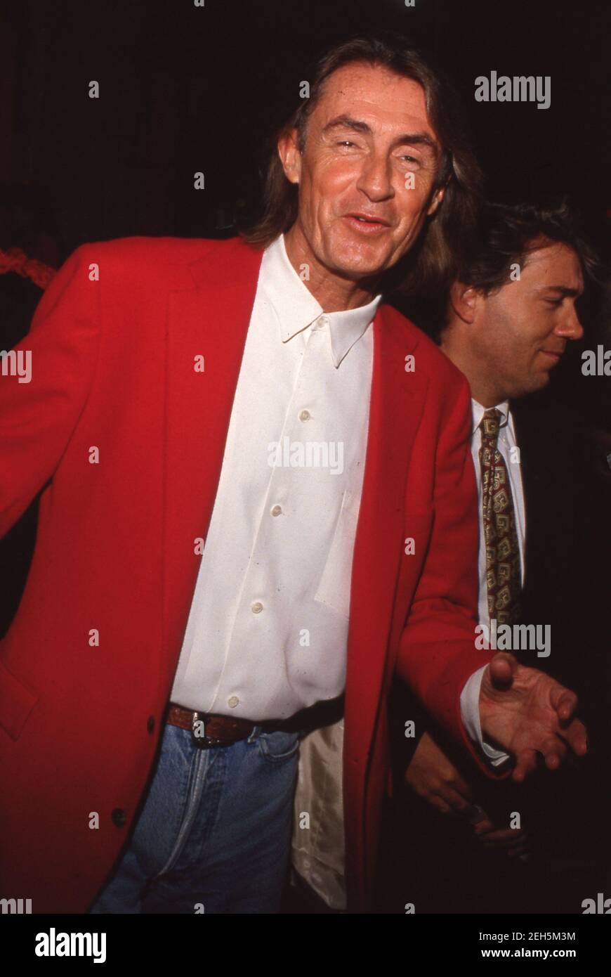 Joel Schumacher participe à la première hollywoodienne « Flatliners » le 6 août 1990 au Mann's Chinese Theatre à Hollywood, en Californie. Crédit: Ralph Dominguez/MediaPunch Banque D'Images