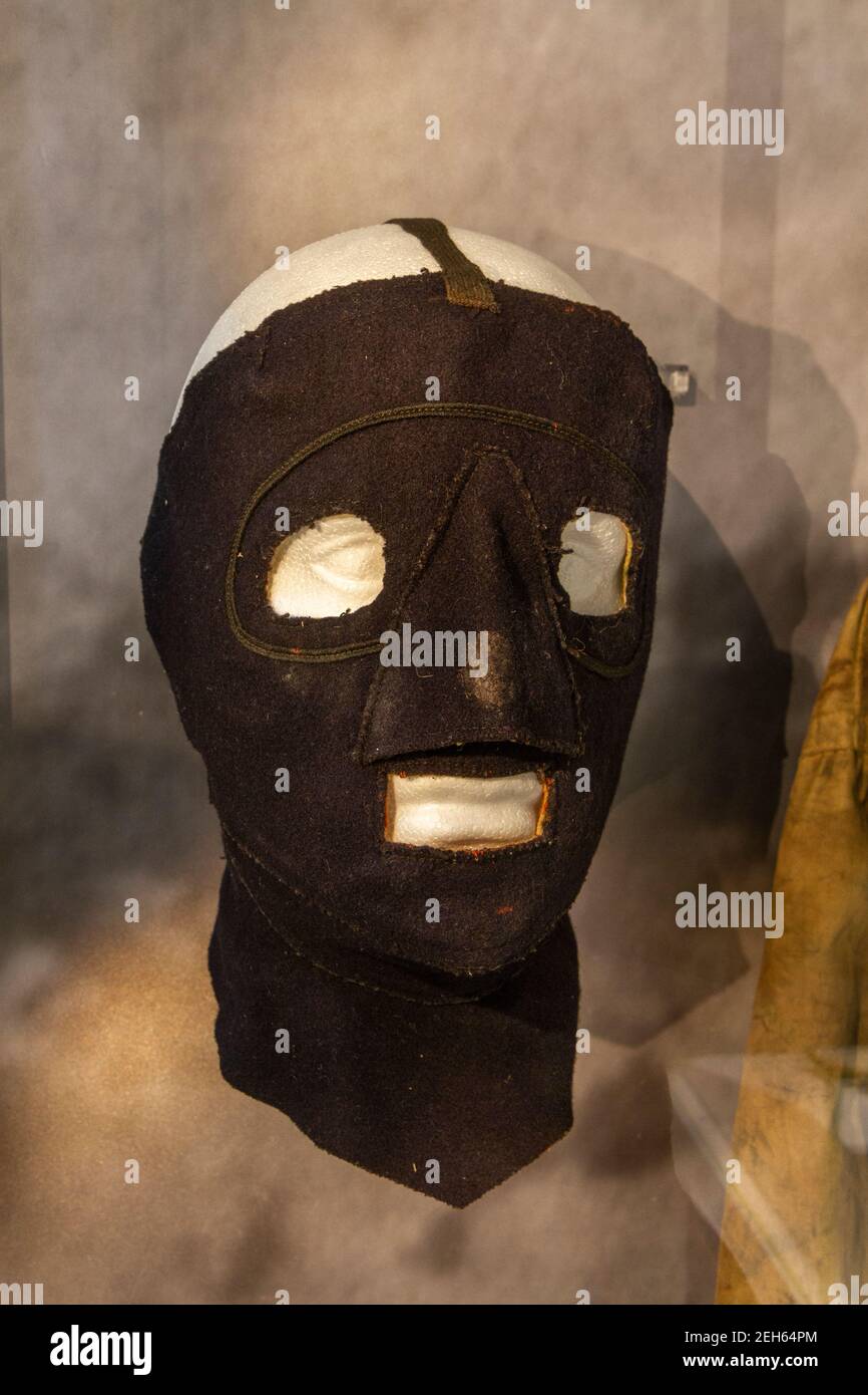 Masque de froid porté par le soldat REME lors de l'expédition transantarctique exposé au musée REME, Lyneham, Wiltshire, Royaume-Uni. Banque D'Images