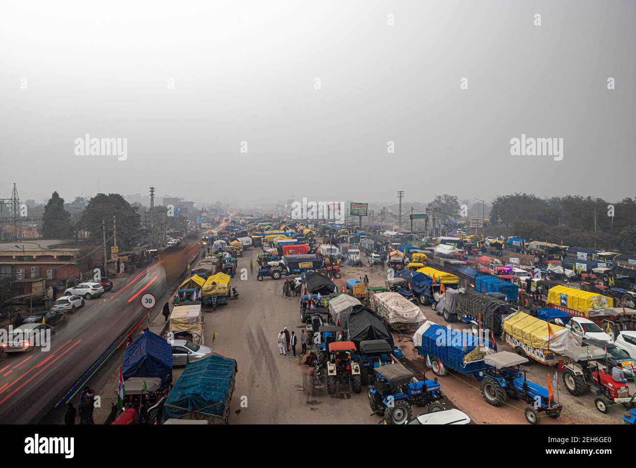 manifestation à la frontière de delhi. les agriculteurs protestent contre la nouvelle loi agricole par le gouvernement indien. Banque D'Images
