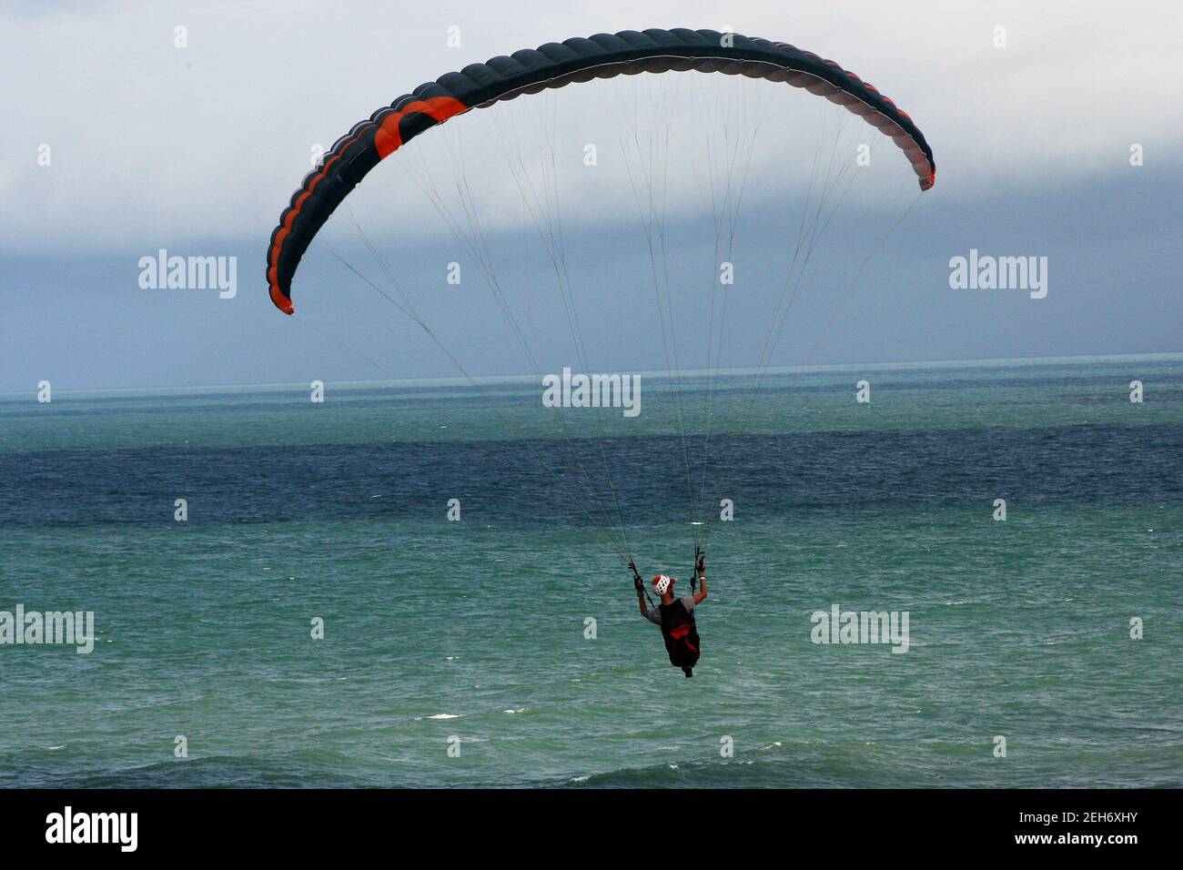 Parapente à Pipa, Brésil Banque D'Images