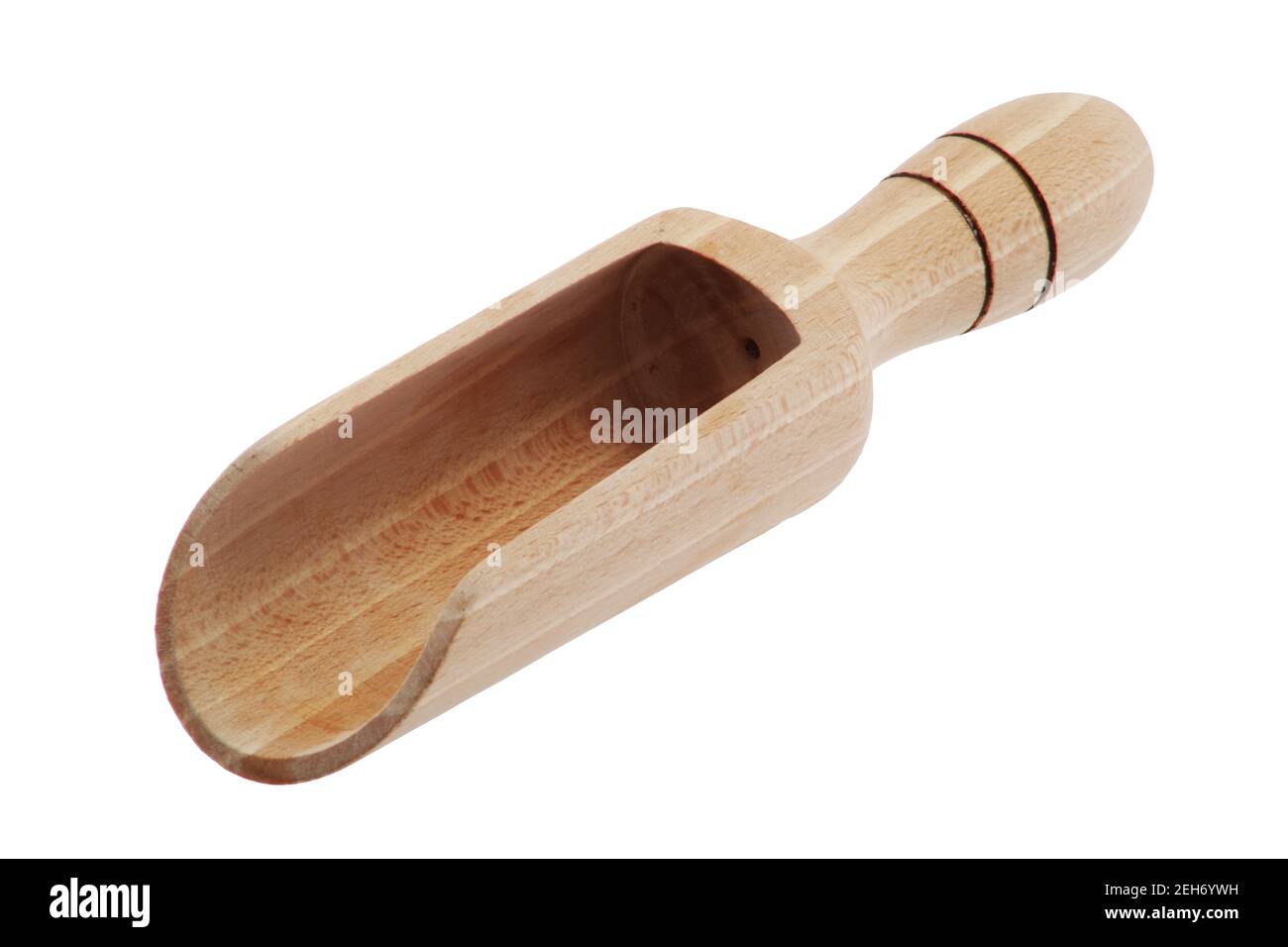 Pelle en bois inclinée sur blanc avec passe-cheveux Banque D'Images