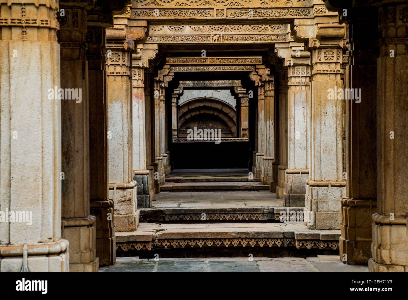 Steepwell Adalaj un jour sombre Banque D'Images