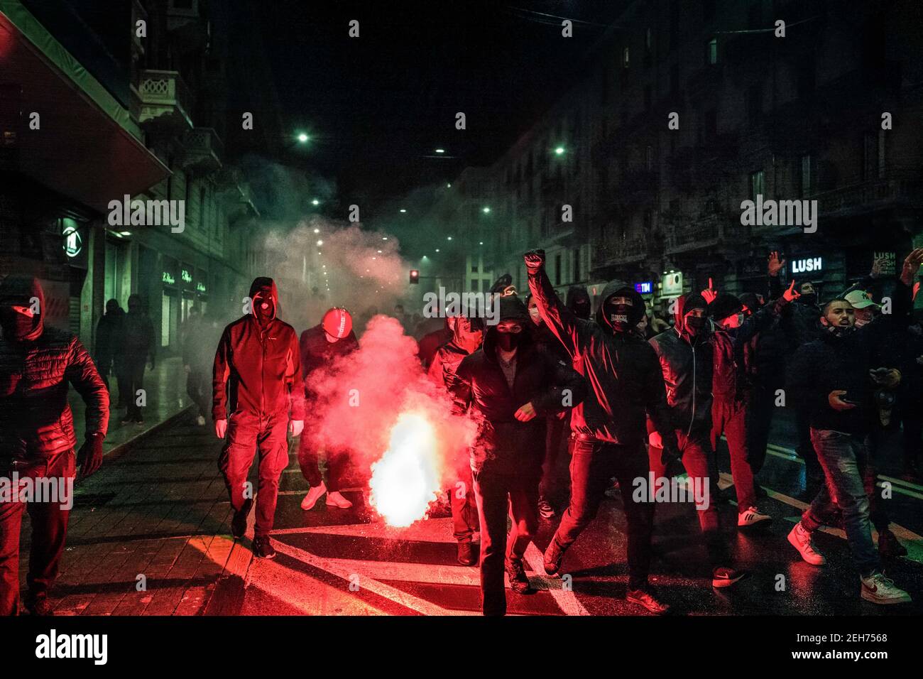 Milan, Italie. 19 février 2021. Milan 26 octobre 2020, manifestation contre de nouvelles restrictions contre les dissimus du gouvernement italien, manifestation en cours buenos aires powered by ultras Editorial usage Only Credit: Independent photo Agency/Alay Live News Banque D'Images