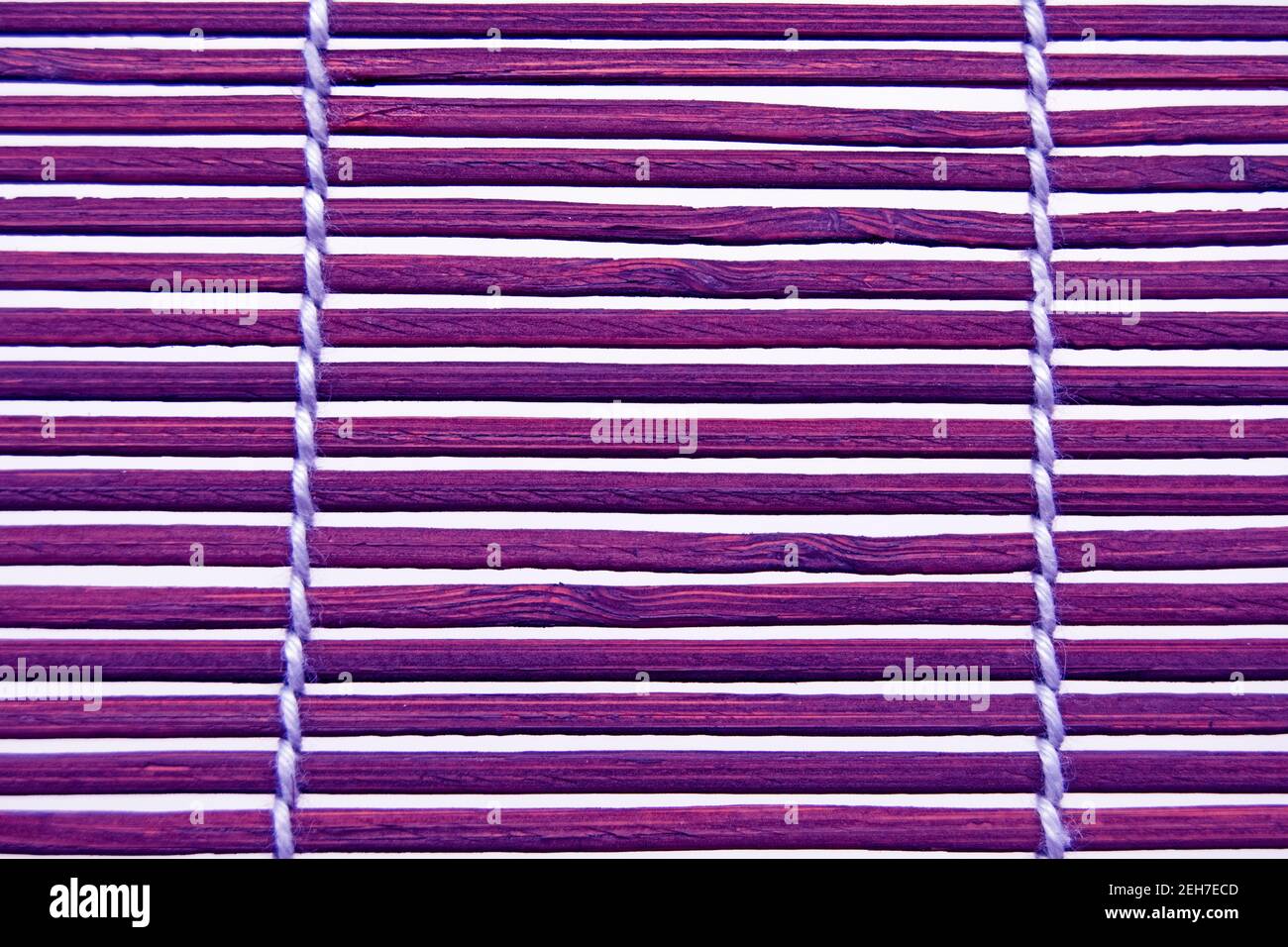 Fond de texture mat de bambou violet. Gros plan Banque D'Images