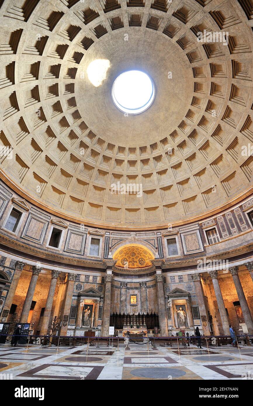 Italie, Rome, Panthéon intérieur Banque D'Images