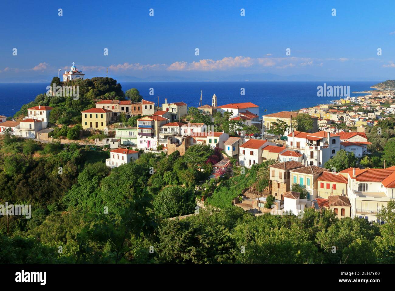 Vue sur la vieille ville de Karlovasi, le village traditionnel le plus pittoresque de l'île de Samos, le nord de la mer Égée, la Grèce, l'Europe Banque D'Images