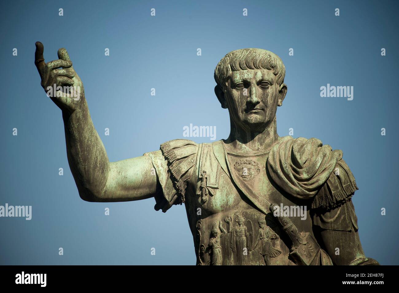 Statue de Trajan sur la Via dei Fori Imperiali. Rome. Italie Banque D'Images