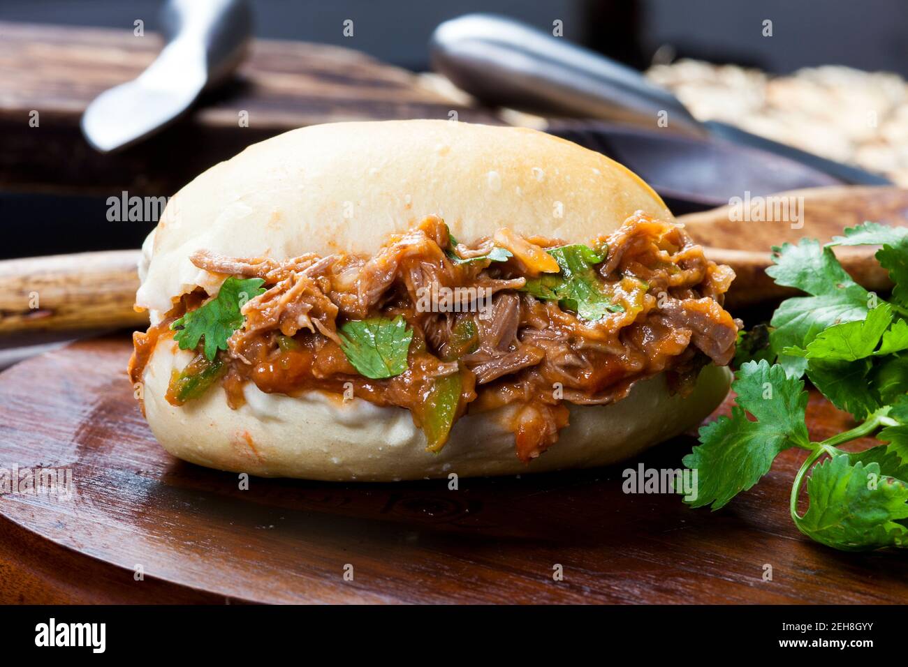 Sandwich avec de la viande déchiquetée Banque D'Images