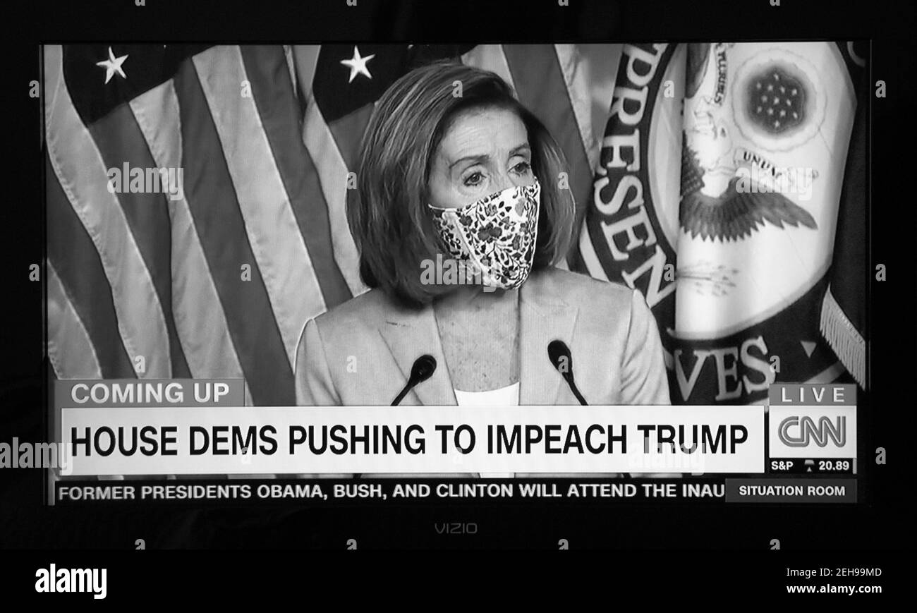 Une capture d'écran de CNN de Nancy Pelosi, Présidente de la Chambre, s'adressant aux journalistes après l'attaque du 6 janvier 2021 contre le Capitole des États-Unis. Banque D'Images