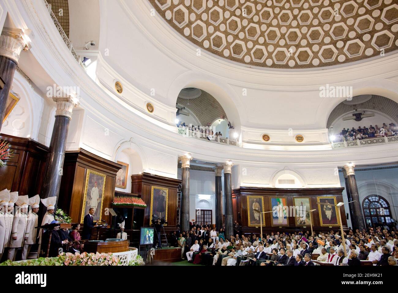 Le président Barack Obama prononce un discours devant le Parlement à New Delhi, en Inde, le 8 novembre 2010. Banque D'Images