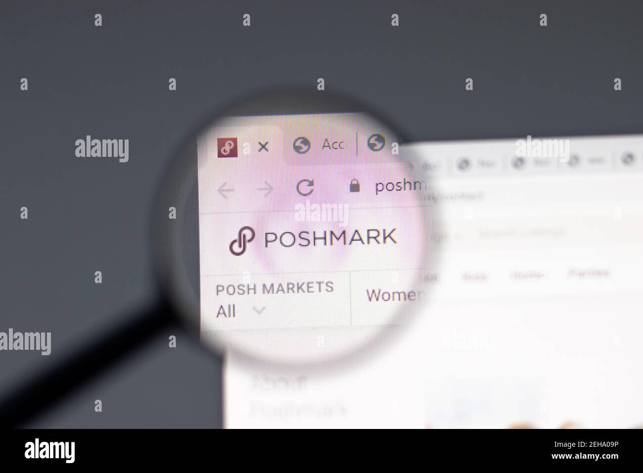 New York, Etats-Unis - 15 février 2021 : site web du siège de Poshmark dans un navigateur avec logo de la société, Editorial Banque D'Images
