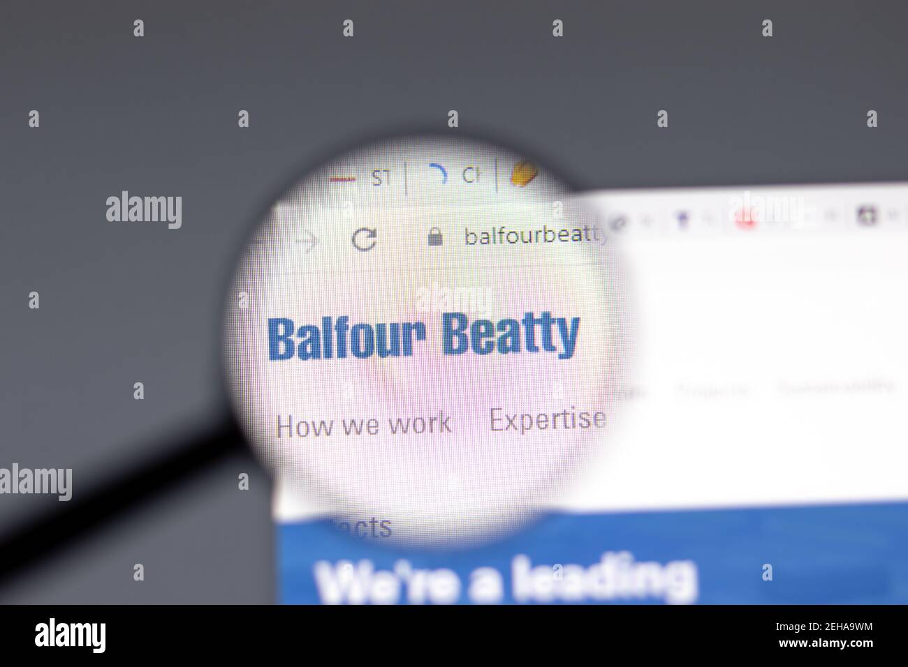 New York, Etats-Unis - 15 février 2021 : site Web de Balfour Beatty dans un navigateur avec logo de la société, Editorial Banque D'Images