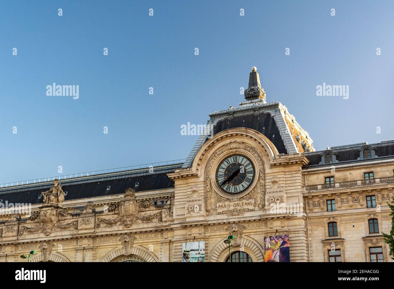 Paris, France - 29 août 2019 : Musée d'Orsay sur la rive de la Seine. Il se trouve dans l'ancienne gare d'Orsay, un chemin de fer des Beaux-Arts Banque D'Images