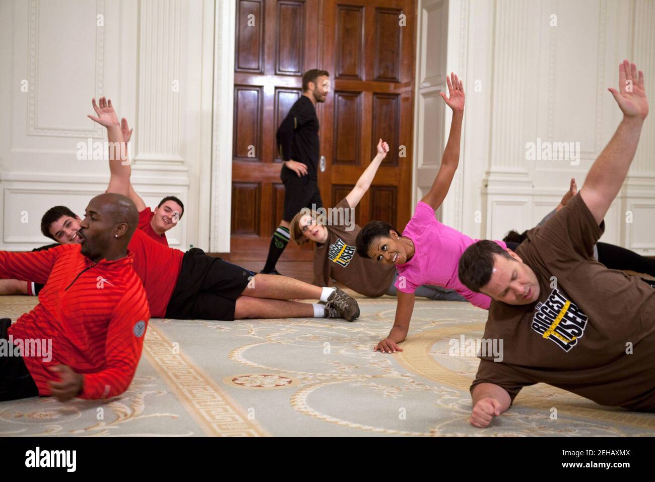 La première dame Michelle Obama participe à une bande pour le « plus grand perdant » dans la salle est de la Maison Blanche, le 16 février 2012. Banque D'Images