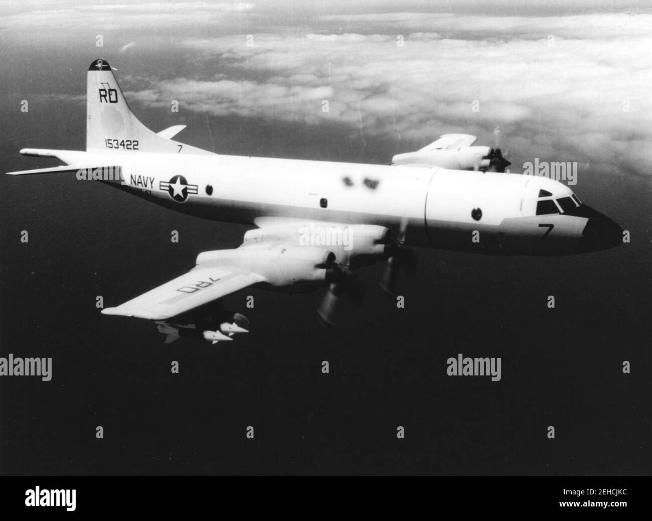 P-3B Orion du VP-47 en vol au large de Cam Ranh Bay en septembre 1968. Banque D'Images