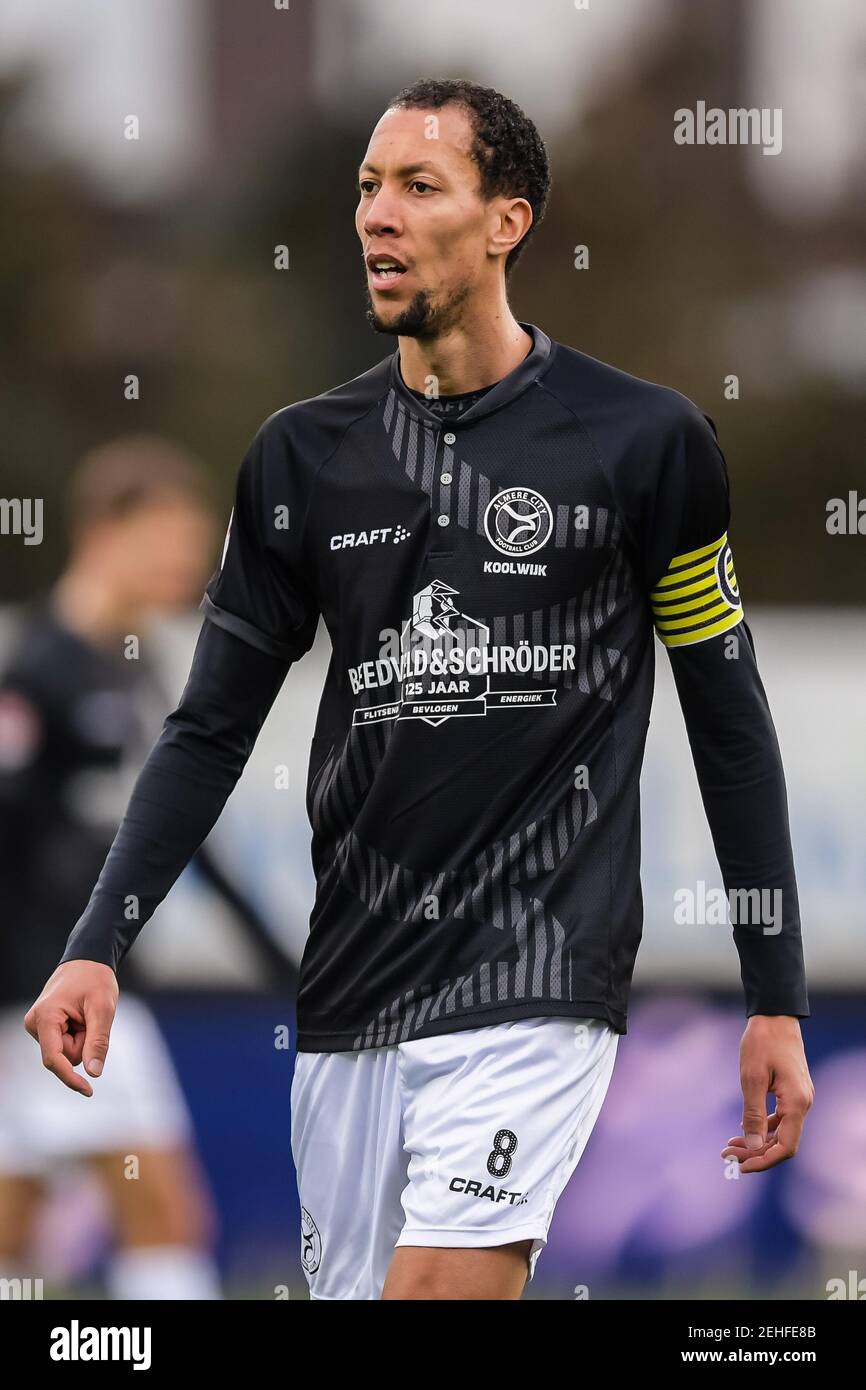 HELMOND, PAYS-BAS - FÉVRIER 16 : Ryan Koolwijk, du FC Almere City, lors du match hollandais de Keukenkampioendivisiie entre Helmond Sport et Almere City Banque D'Images