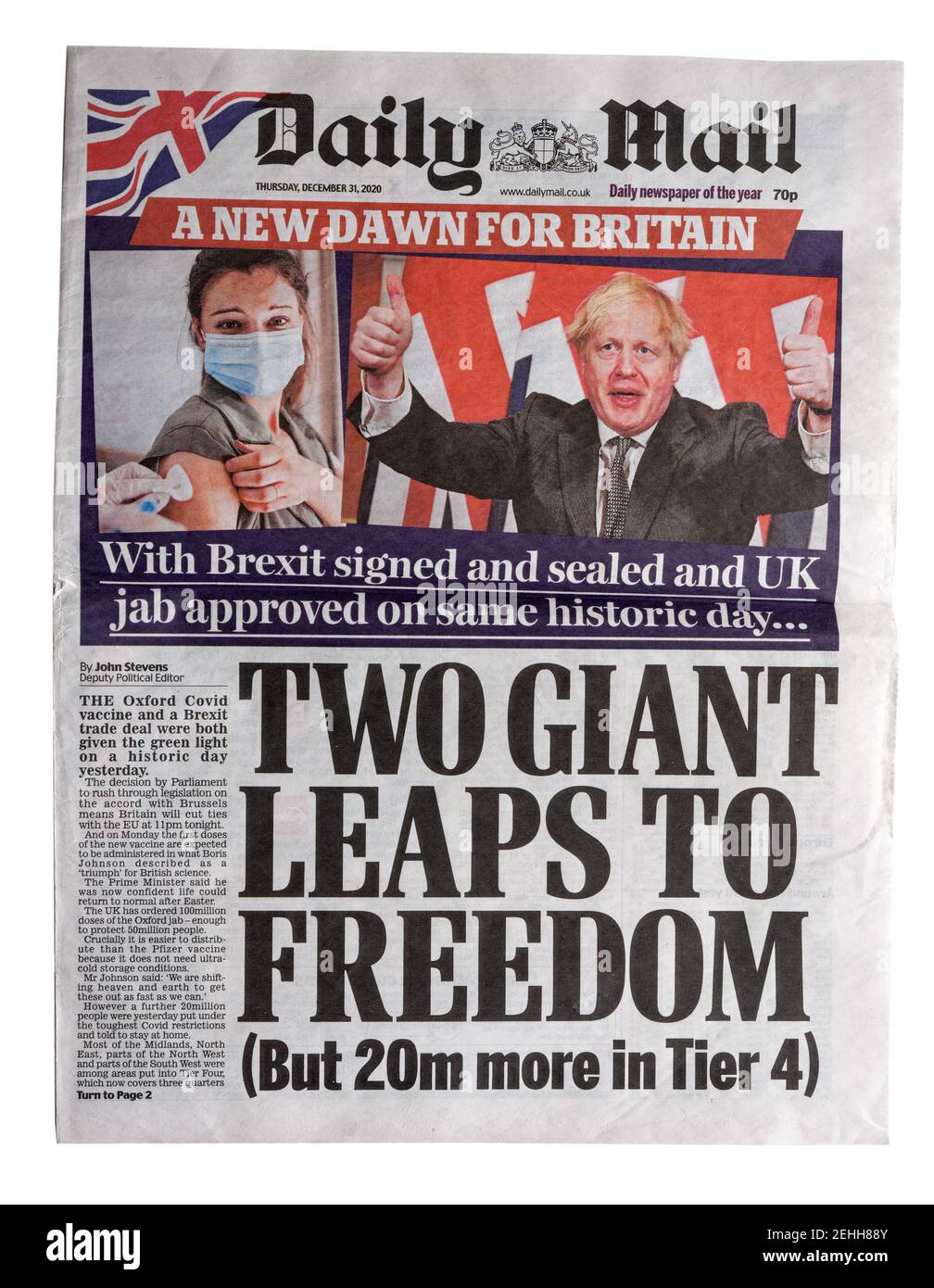 La première page du journal Daily Mail avec le Titre deux grands pas vers la liberté à propos du vaccin Covid Approbation et signature de l'accord sur le Brexit Banque D'Images