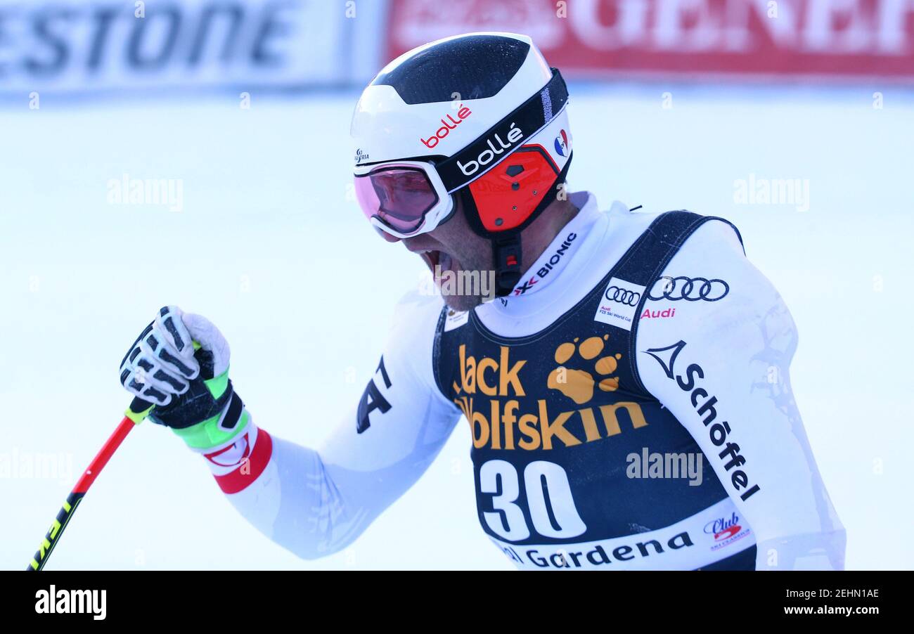 Ski alpin - FIS coupe du monde de ski alpin - ski alpin masculin - Selva di Val Gardena, Italie - 16 décembre 2017 Romed Baumann en Autriche réagit après avoir terminé le ski alpin masculin REUTERS/Alessandro Bianchi Banque D'Images