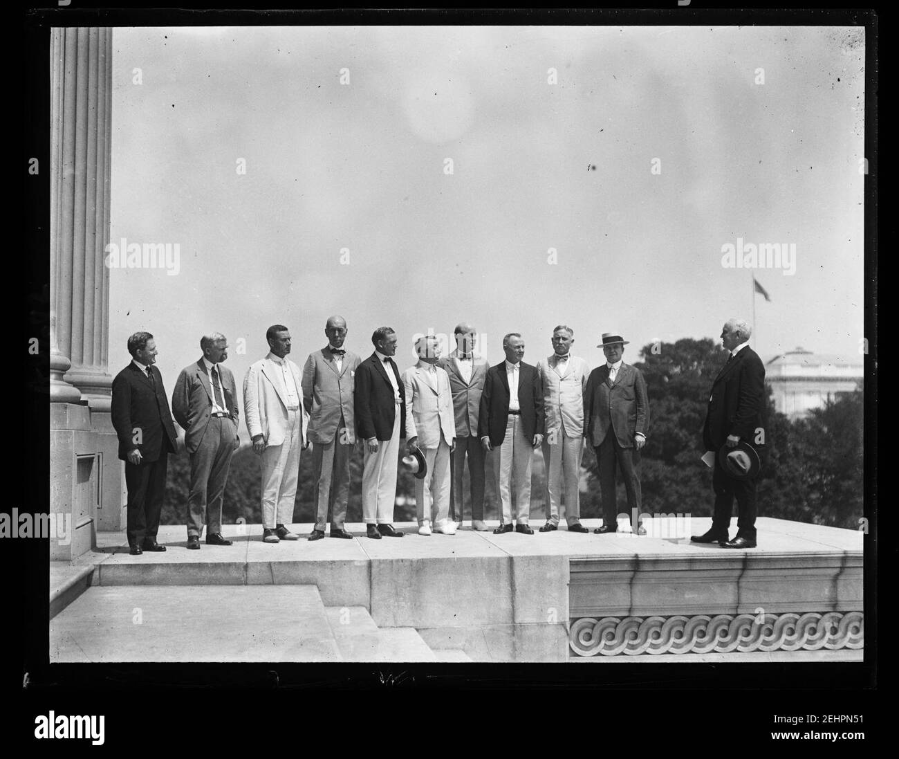 Pat Crow, ex-bandit et kidnappeur fait tous les efforts à Washington pour obtenir l'adoption d'une loi par laquelle les terres non récupérées seraient transformées en fermes et en patrie pour les ex-soldats dans le cadre de Banque D'Images