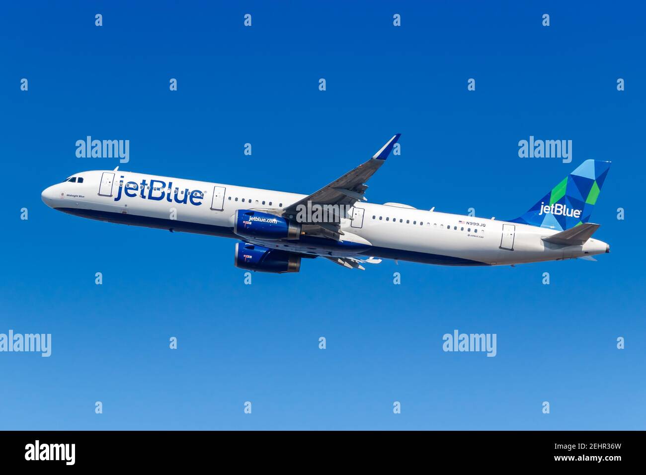 New York, New York - 1er mars 2020 : avion JetBlue Airbus A321 à l'aéroport JFK de New York aux États-Unis. Airbus est un manu d'avion européen Banque D'Images