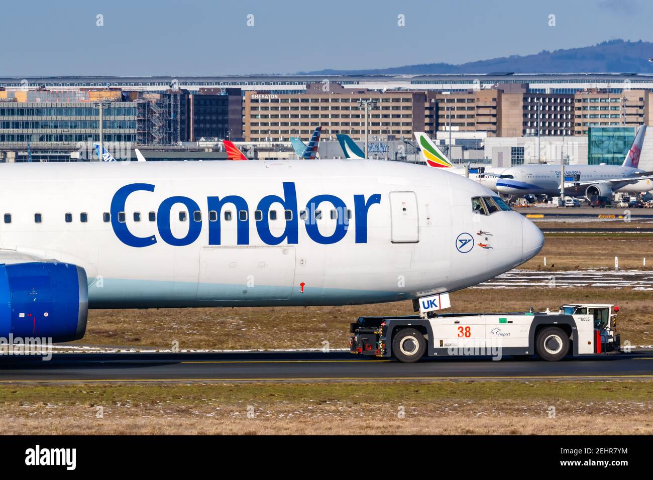 Francfort, Allemagne - 13 février 2021 : avion Condor Boeing 767-300ER à l'aéroport de Francfort (FRA) en Allemagne. Boeing est un fabricant américain d'avions Banque D'Images