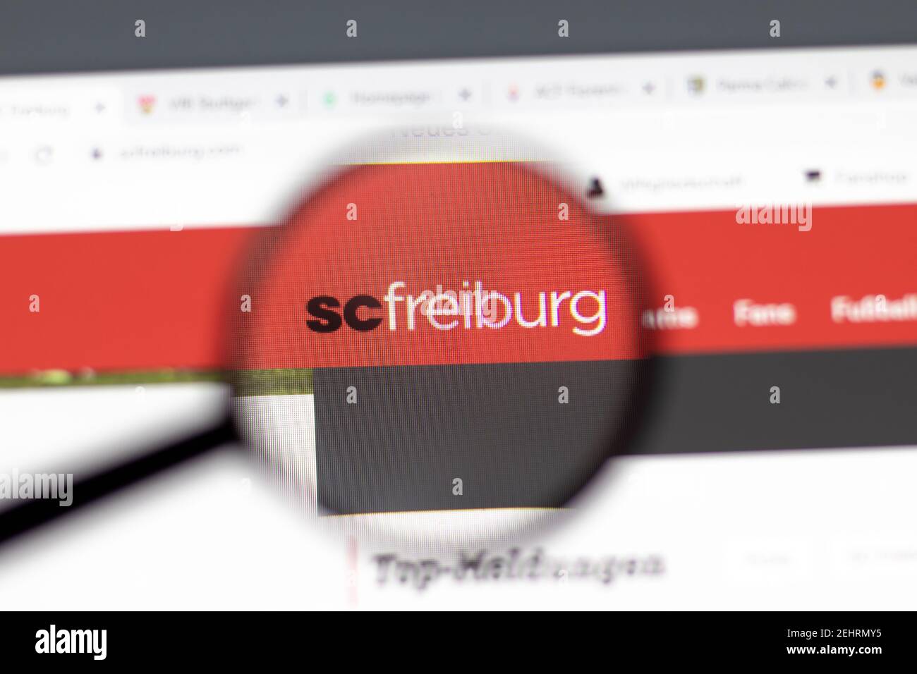 New York, Etats-Unis - 15 février 2021 : site Internet de SC Freiburg dans un navigateur avec logo de la société, Editorial Banque D'Images