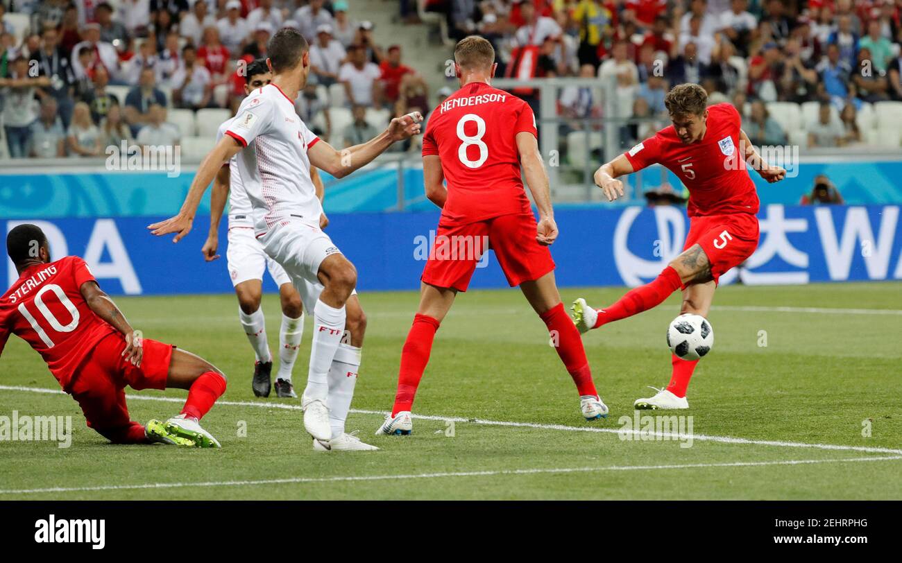 Football football - coupe du monde - Groupe G - Tunisie contre Angleterre - Volgograd Arena, Volgograd, Russie - 18 juin 2018 le John Stones d'Angleterre tire à but REUTERS/Toru Hanai Banque D'Images