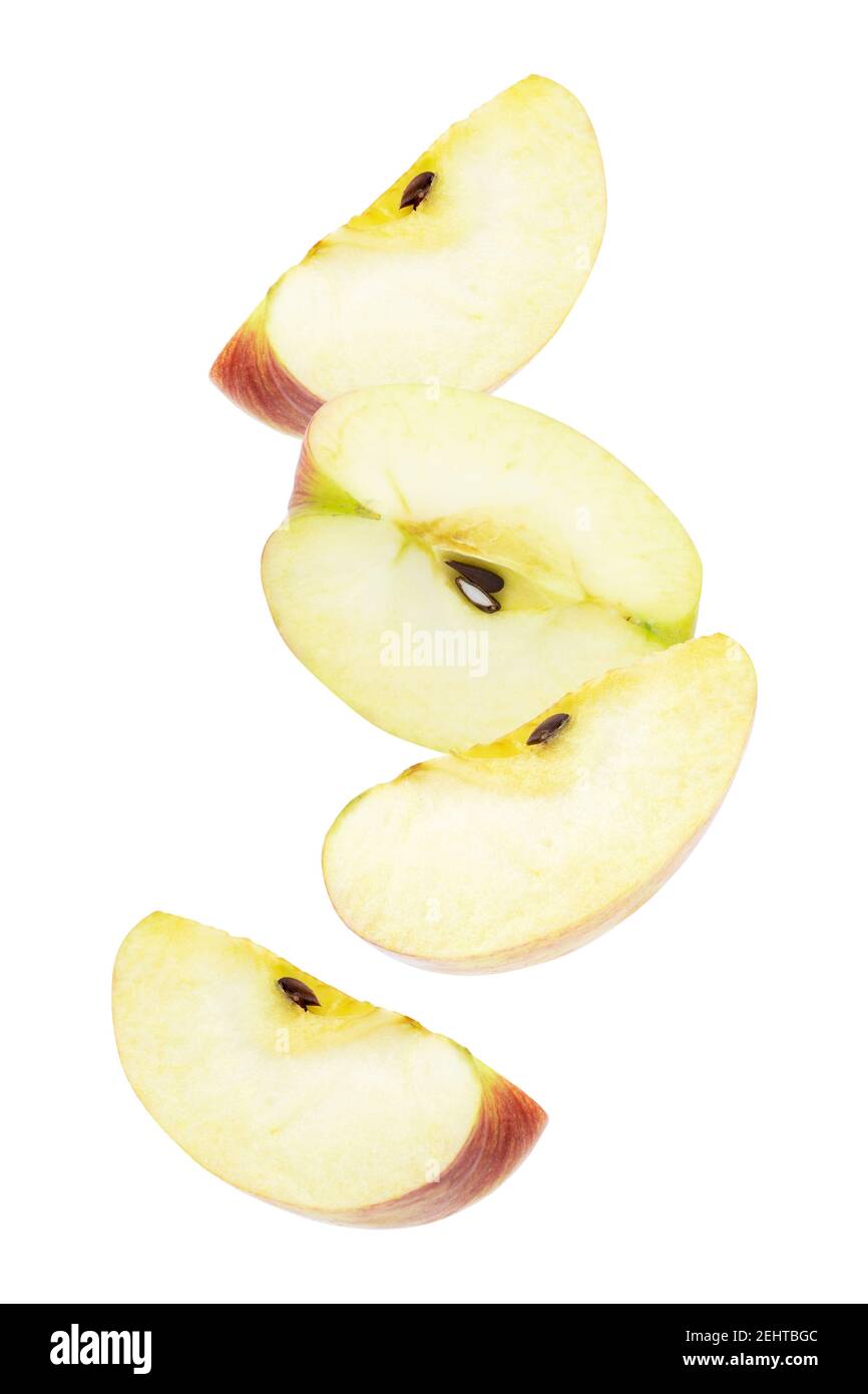 Chutes de morceaux de pommes mûres fruits isolés sur fond blanc Banque D'Images