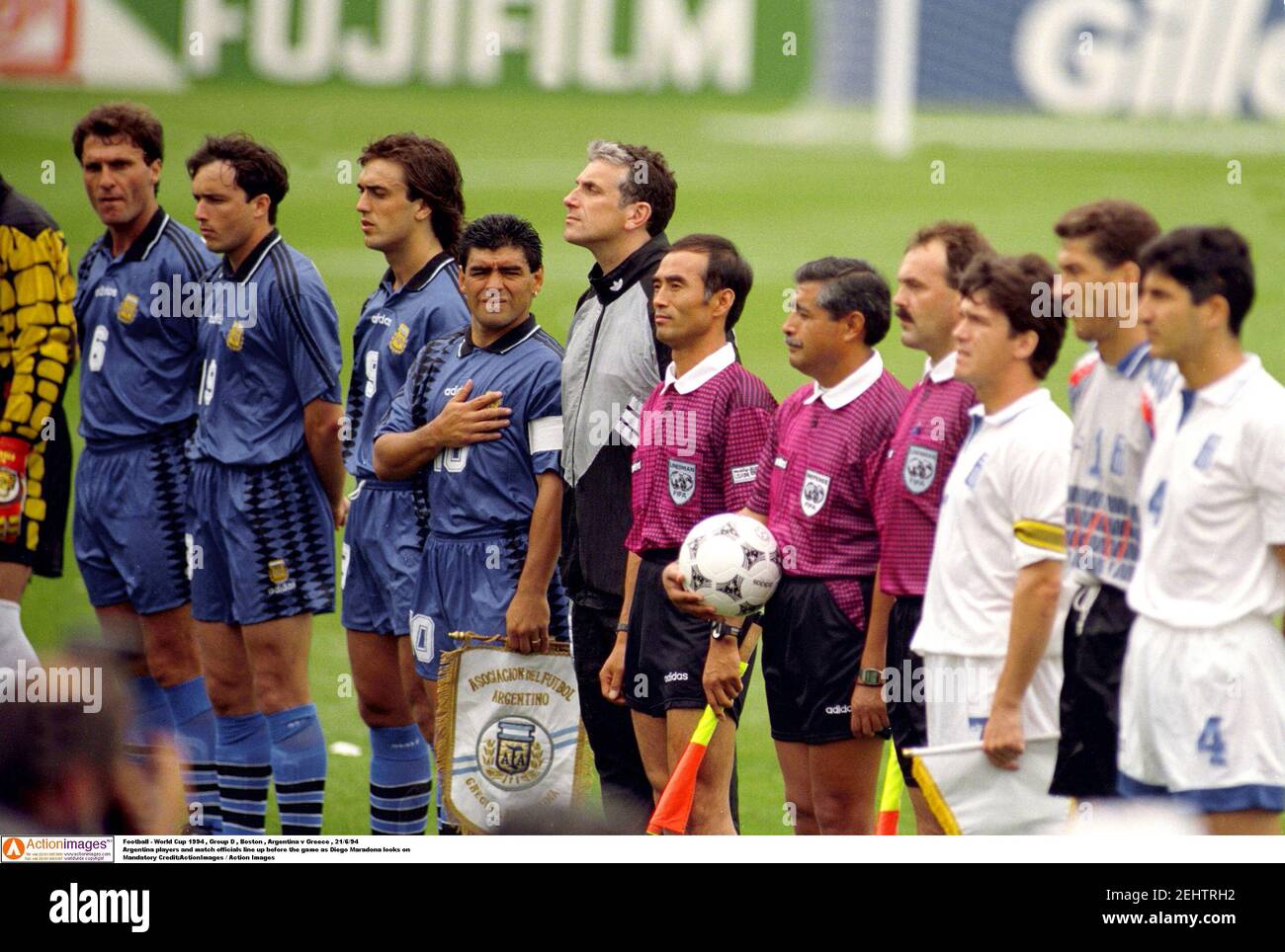 Football Coupe Du Monde De La Fifa 1994 Groupe D Argentine Grece Foxboro Stadium Boston 21 6 94 Les Joueurs Et Officiels De Match De L Argentine Se Font