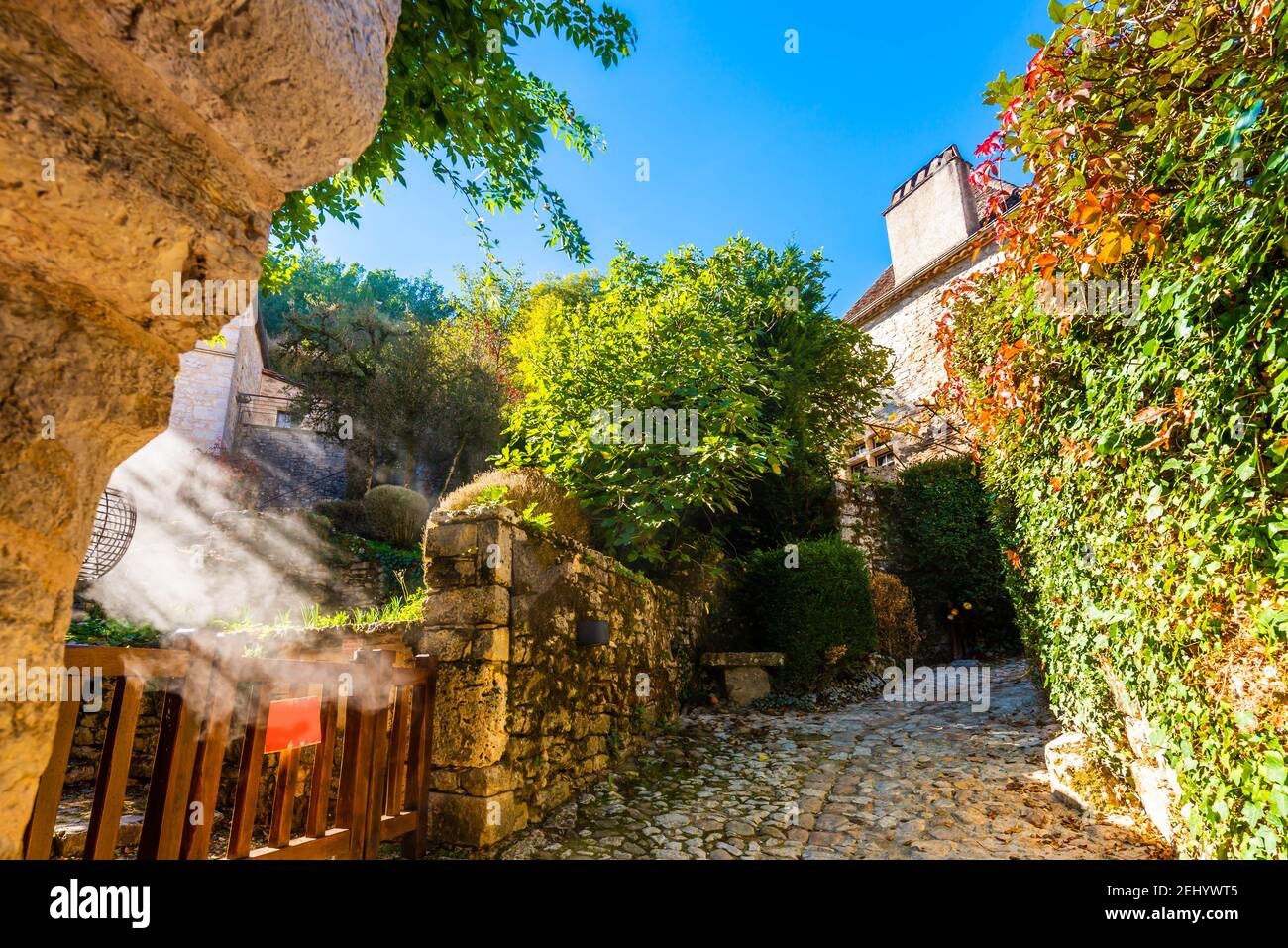 Saint Cirq Lapopie en Occitania, l'un des plus beaux villages de France Banque D'Images