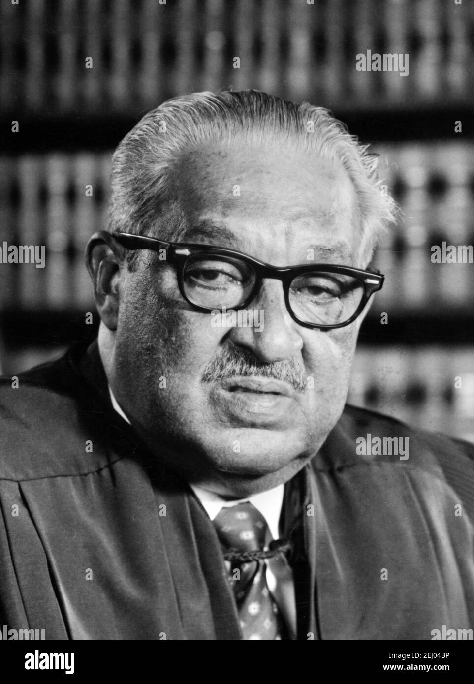 Thurgood Marshall. Portrait de la première justice afro-américaine à siéger à la Cour suprême des États-Unis, Thurgood Marshall (1908-1993) . Photographie officielle, 1976 Banque D'Images