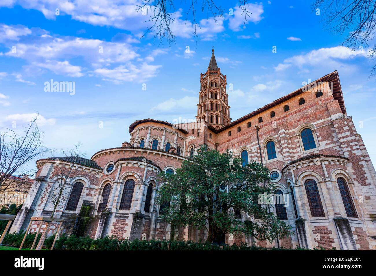 Basilique Saint-Sernin en hiver à Toulouse dans la haute-Garonne, Occitanie, France Banque D'Images