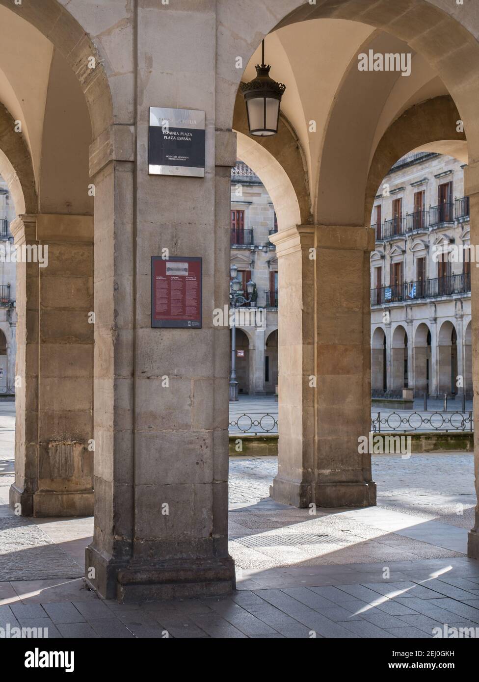 Vue détaillée de la place de l'Espagne ('Plaza de España', aka New Square ou 'Plaza Nueva') à Vitoria, pays Basque, Espagne Banque D'Images