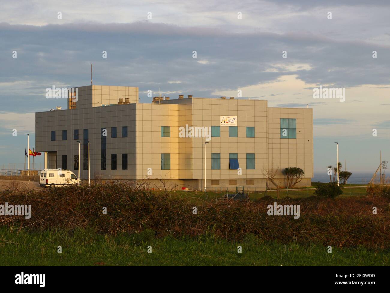 Station météorologique Santander Cantabria Espagne soleil du matin arrière du bâtiment Banque D'Images