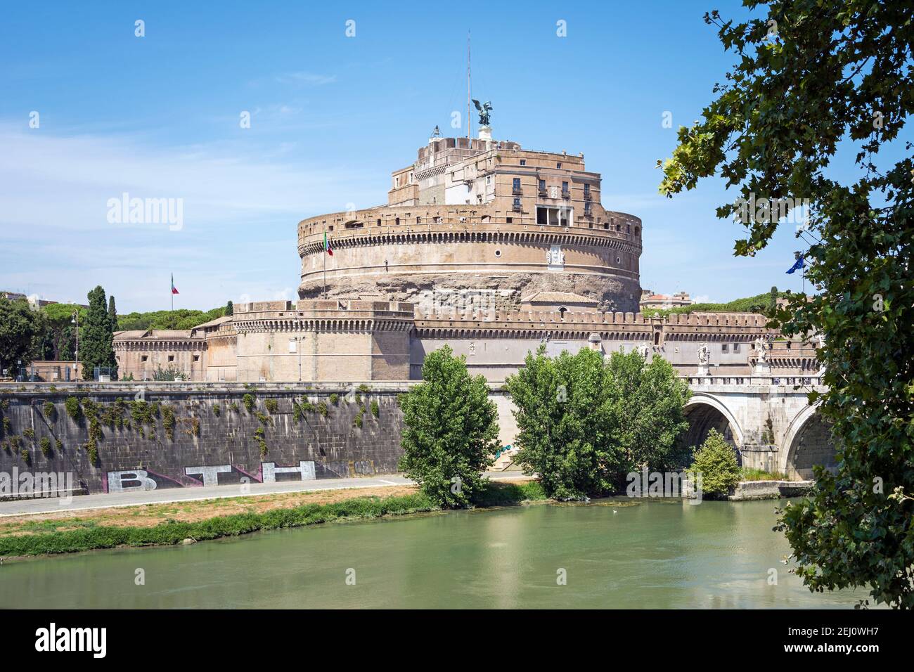 Château Saint Angel et pont sur le Tibre à Rome, Italie. Banque D'Images