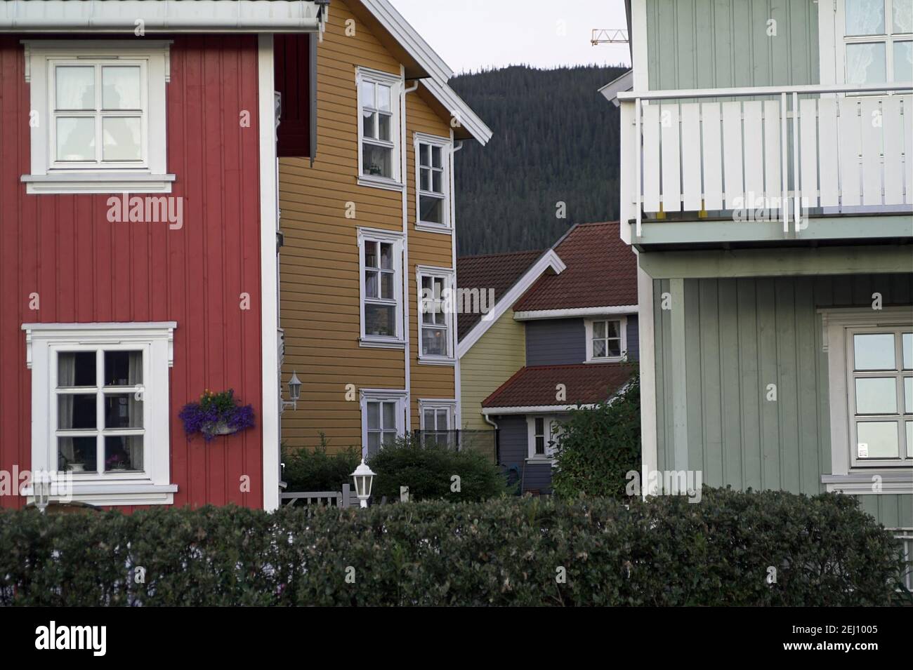 Mo i Rana, Norvège Norwegen; maisons en bois typiques du nord de la Norvège; Holzhäuser typisch für Nordnorwegen Casas de madera típicas del norte de Noruega Banque D'Images