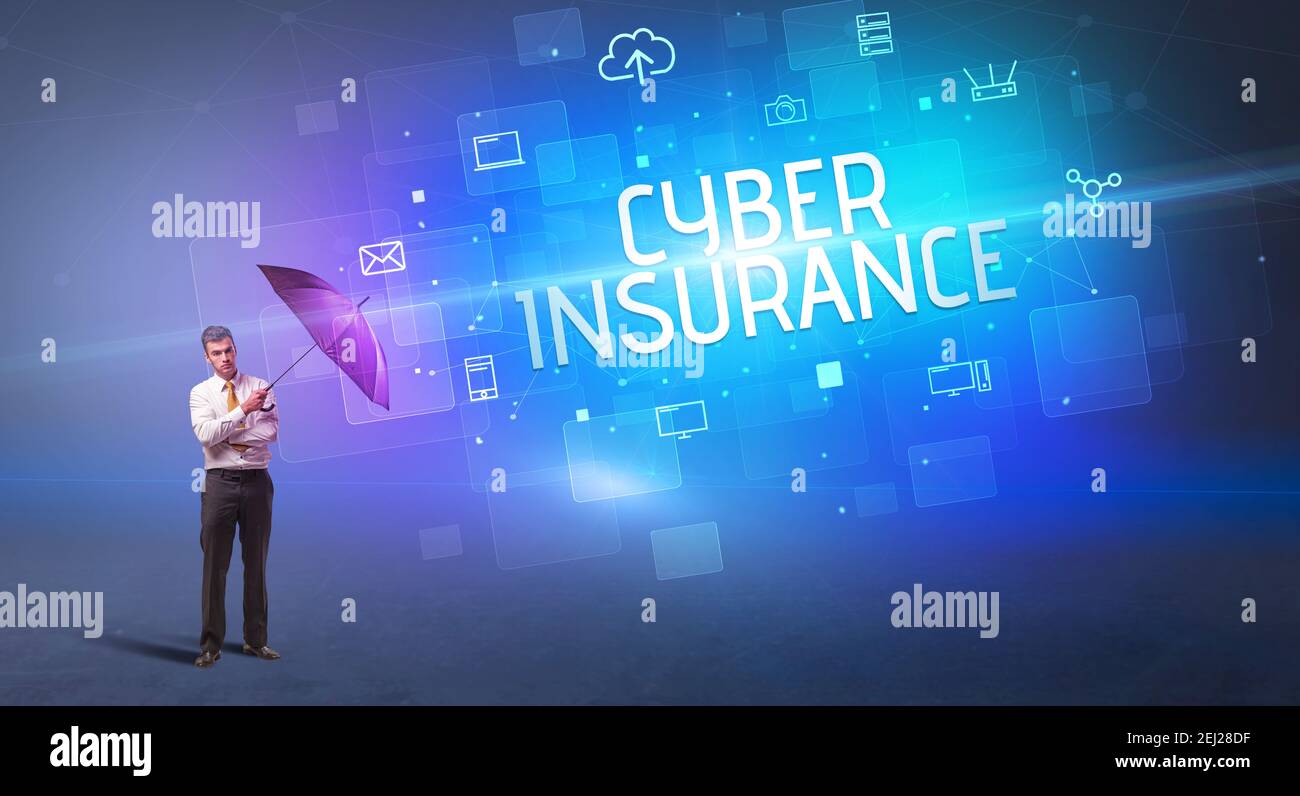 Homme d'affaires se défendant avec le parapluie de la cyber-attaque et de L'inscription À LA CYBER-ASSURANCE, concept de sécurité en ligne Banque D'Images