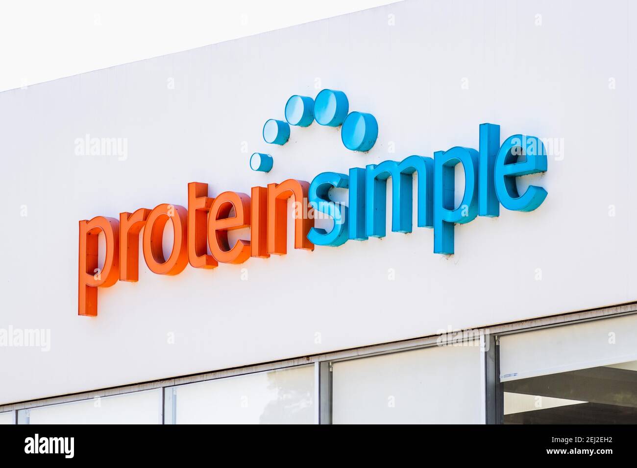 18 sept 2020 San Jose / CA / USA - ProteinSimple logo à leur siège de la Silicon Valley; ProteinSimple, qui fait partie de Bio-Techne Corporation, développe en Banque D'Images