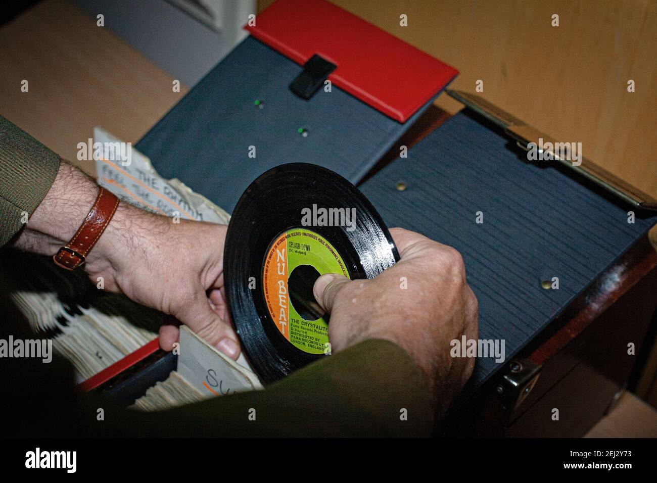 dj mixant des disques Banque D'Images