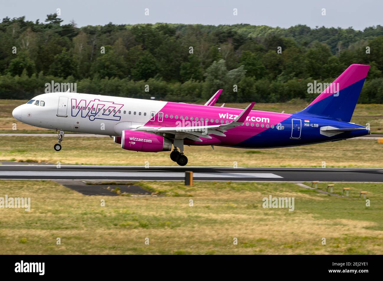 Avion passager Wizz Air Airbus A320-232(WL) arrivant à l'aéroport d'Eindhoven. Pays-Bas - 29 juin 2019 Banque D'Images
