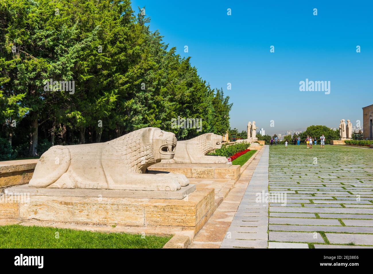 ANKARA, TURQUIE - 3 SEPTEMBRE 2020 : route du lion à ANITKABIR. Les statues de lion sur la route. Ankara, Turquie. Banque D'Images