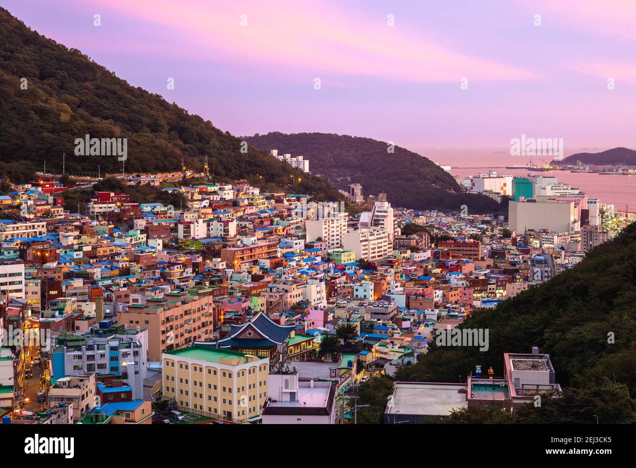 Gamcheon Culture Village à Busan, Corée du Sud la nuit Banque D'Images