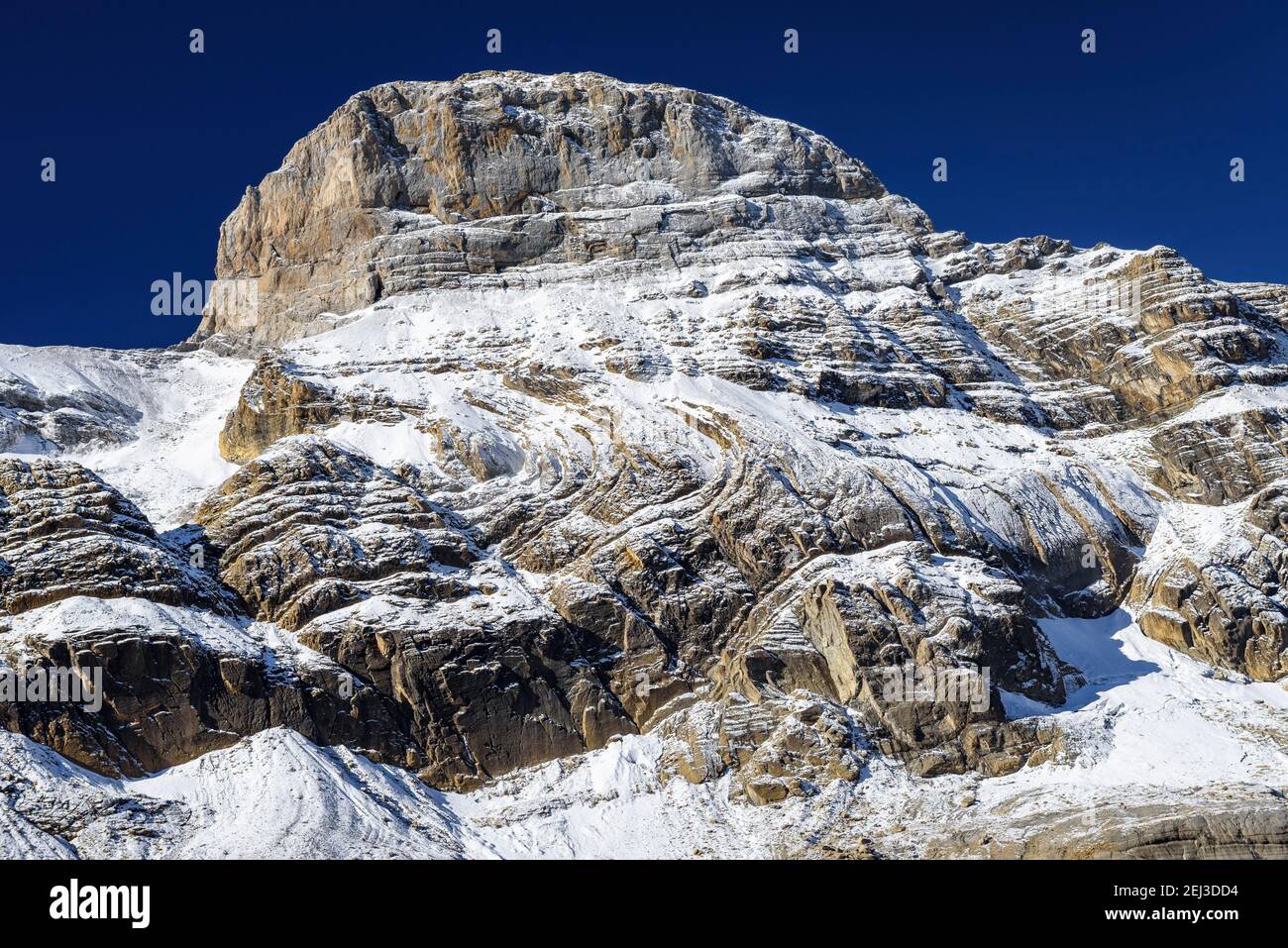 Détail de la face nord du Cilindro de Marboré, vue depuis le Balcón de Pineta (Parc National Ordesa y Monte Perdido, Aragón, Pyrénées, Espagne) Banque D'Images