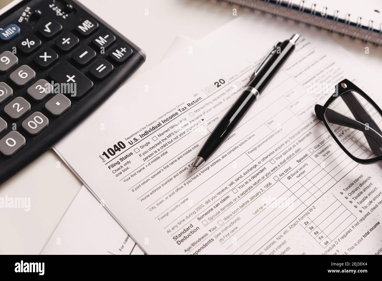 DÉCLARATION DE revenus DES particuliers AUX ÉTATS-UNIS. Formulaires FISCAUX AMÉRICAINS à la réception Banque D'Images