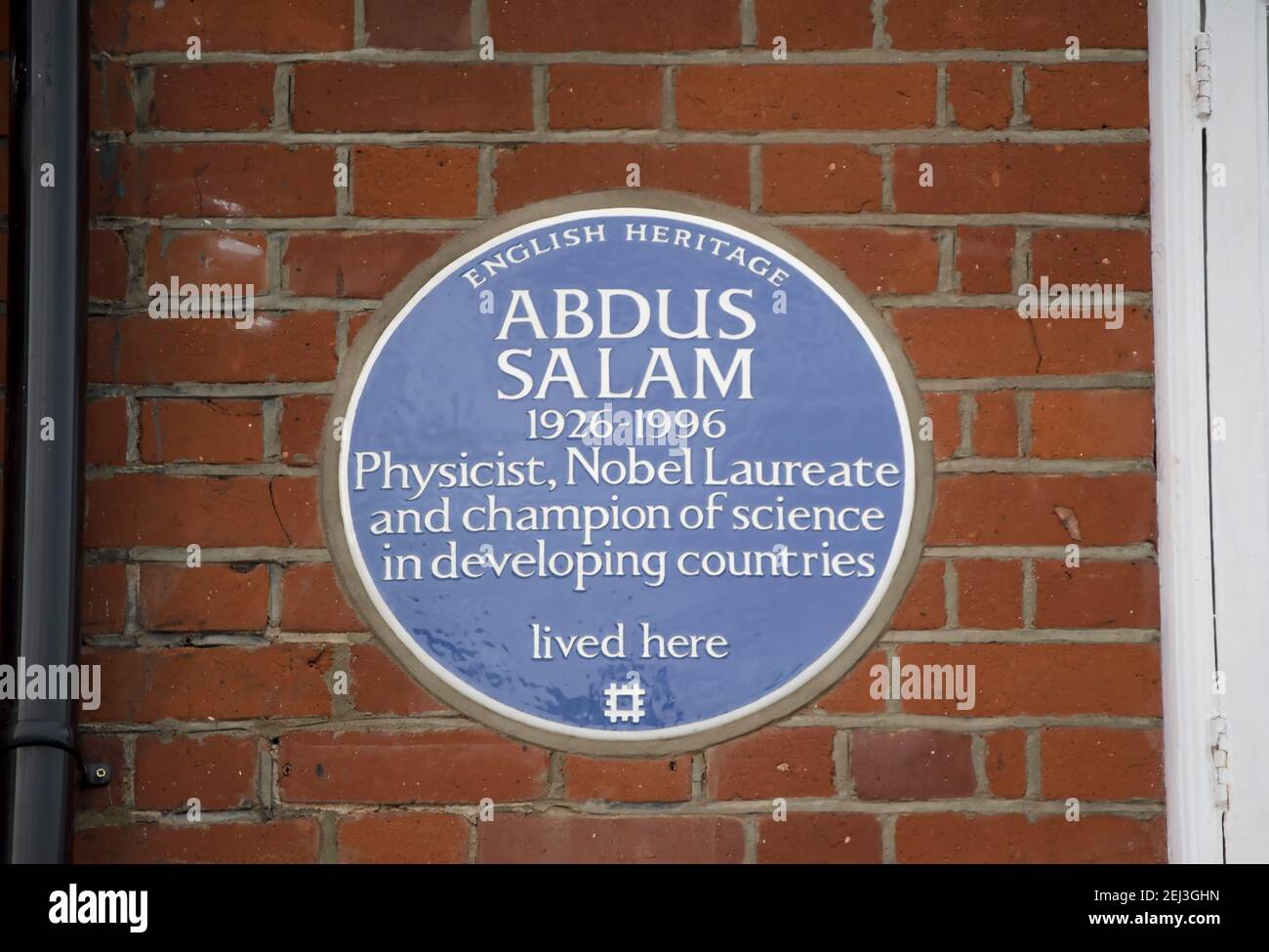 plaque bleue du patrimoine anglais marquant une maison de physicien et prix nobel abdus salam, à putney, londres, angleterre Banque D'Images