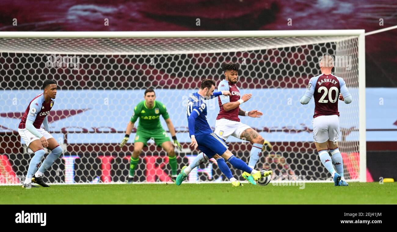 James Maddison, de Leicester City, marque son premier but lors du match de la Premier League à Villa Park, Birmingham. Date de la photo: Dimanche 21 février 2021. Banque D'Images