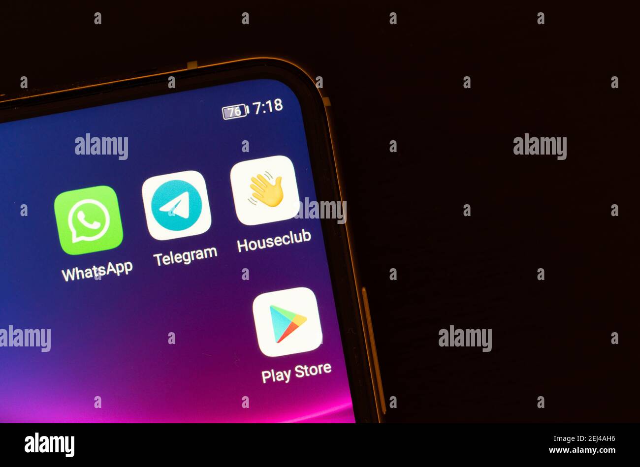 Moscou, Russie - 22 février 2021 : icône de l'application Housleb sur smartphone Android. Houséb est une application Android non officielle pour Clubhouse. L'application Clubhouse n'est pas disponible pour les appareils android Banque D'Images