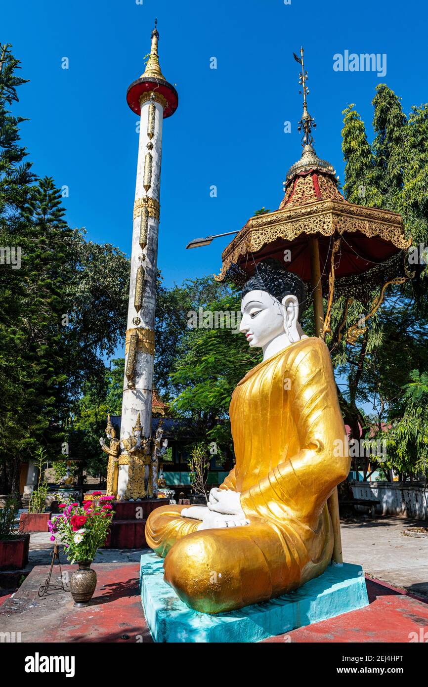 Bouddha d'or, Pagode Aung Zay Yan Aung, Myitkyina, état de Kachin, Myanmar Banque D'Images