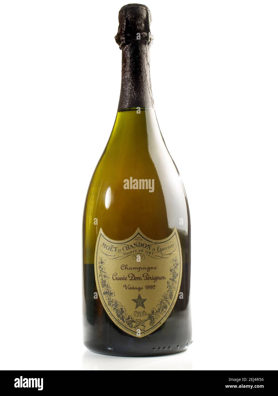 Bouteille de champagne Dom Perignon isolée sur fond blanc Banque D'Images