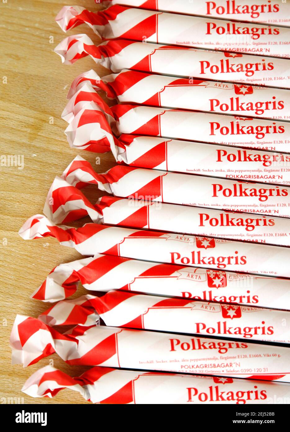 GRÄNNA, SUÈDE- 14 MAI 2012: Boulangerie Polkagris au boulanger Polkagris dans le centre de Gränna. Banque D'Images